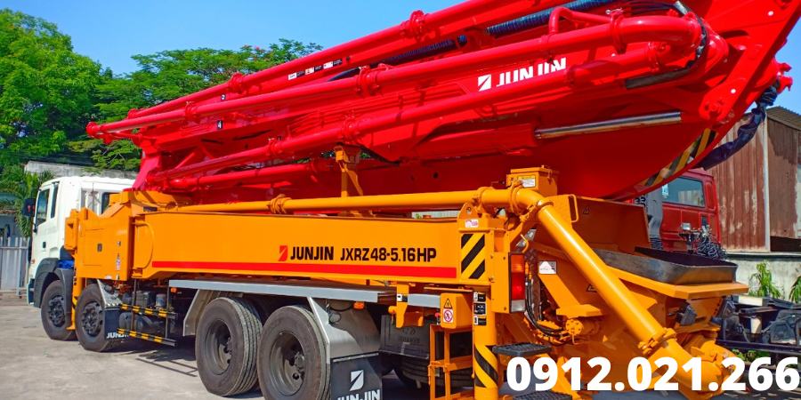 Xe bơm cần bê tông 48m có năng suất máy hoạt động cao và liên tục, hiệu quả