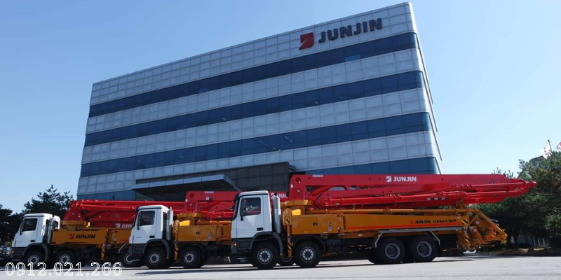 Xe bơm cần bê tông 52m Daewoo Junjin